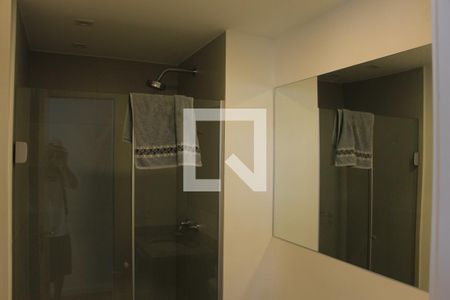 Banheiro de apartamento à venda com 3 quartos, 67m² em Passo da Areia, Porto Alegre