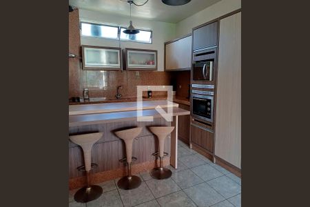 Casa para alugar com 200m², 4 quartos e 4 vagasCozinha