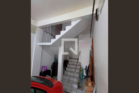 Casa para alugar com 200m², 4 quartos e 4 vagasEscada