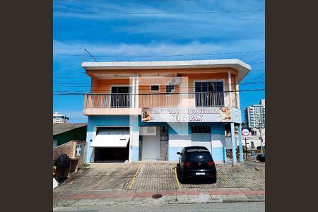 Casa para alugar com 200m², 4 quartos e 4 vagasFachada