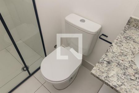 Banheiro de kitnet/studio para alugar com 1 quarto, 22m² em República, São Paulo