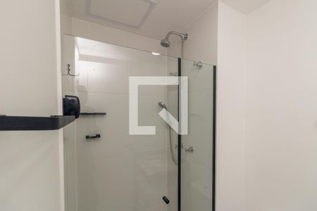 Banheiro de kitnet/studio para alugar com 1 quarto, 22m² em República, São Paulo