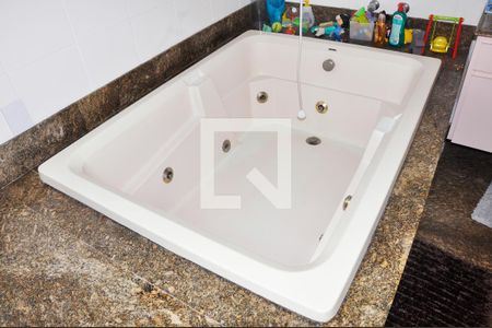 Casa para alugar com 482m², 4 quartos e 4 vagasSuíte