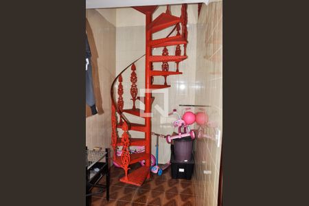 Casa para alugar com 482m², 4 quartos e 4 vagasEscada Escritório