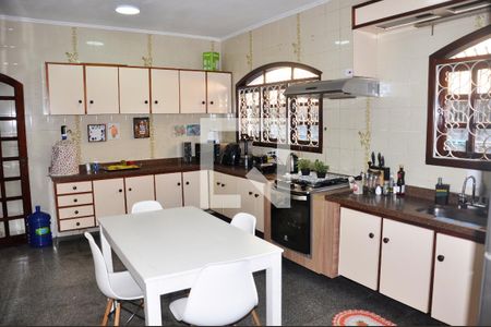 Casa para alugar com 482m², 4 quartos e 4 vagasCozinha