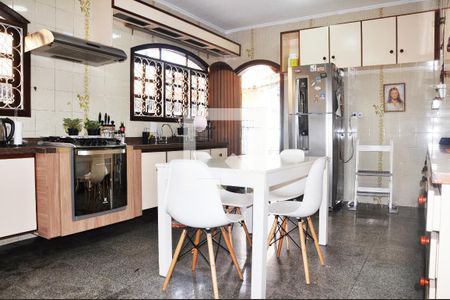 Casa para alugar com 482m², 4 quartos e 4 vagasCozinha