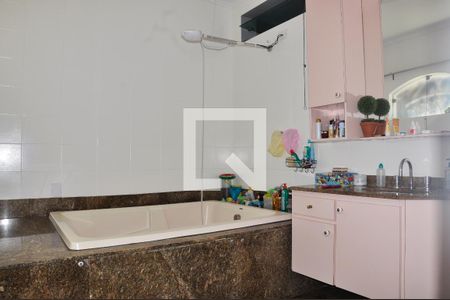 Casa para alugar com 482m², 4 quartos e 4 vagasSuíte