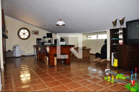 Casa para alugar com 482m², 4 quartos e 4 vagasEscritório