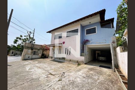Casa para alugar com 120m², 6 quartos e 2 vagas Casa para alugar com 120m², 6 quartos e 2 vagasFachada da casa