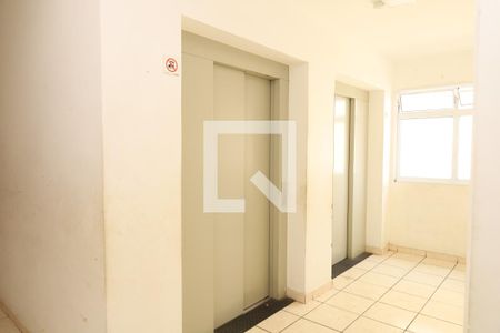 Apartamento para alugar com 47m², 2 quartos e sem vagaÁrea comum - Saguão do andar