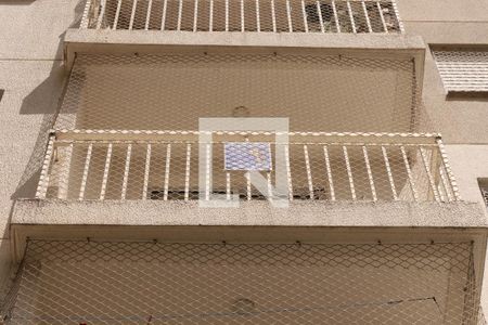 Apartamento para alugar com 47m², 2 quartos e sem vagaPlaca instalada na grade da sacada