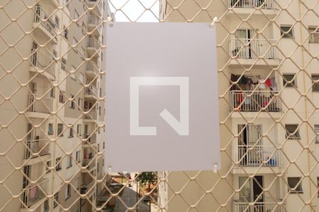 Apartamento para alugar com 47m², 2 quartos e sem vagaPlaca instalada na grade da sacada