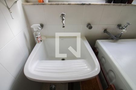 Apartamento à venda com 83m², 3 quartos e 2 vagas Apartamento à venda com 83m², 3 quartos e 2 vagasÁrea de Serviço