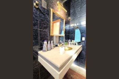 Casa de condomínio à venda com 1000m², 4 quartos e 4 vagasBanheiro 3