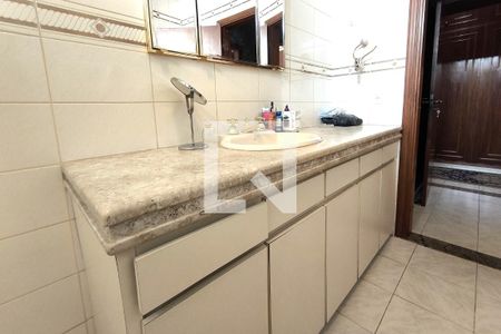 Casa de condomínio à venda com 1000m², 4 quartos e 4 vagasBanheiro 1