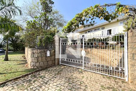 Casa de condomínio à venda com 1000m², 4 quartos e 4 vagasFachada