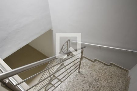 Casa para alugar com 240m², 4 quartos e 5 vagasEscada