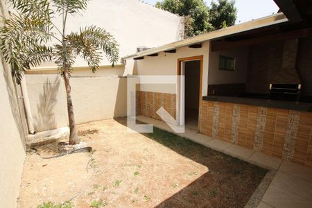 Casa para alugar com 240m², 4 quartos e 5 vagasQuintal
