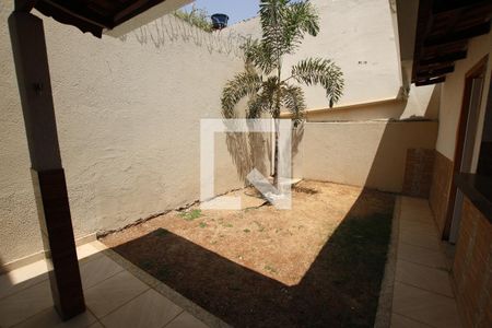 Casa para alugar com 240m², 4 quartos e 5 vagasQuintal