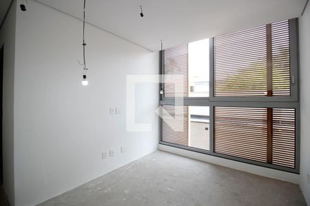 Casa à venda com 557m², 4 quartos e 3 vagas Casa à venda com 557m², 4 quartos e 3 vagassuite 2