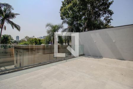 Casa à venda com 557m², 4 quartos e 3 vagas Casa à venda com 557m², 4 quartos e 3 vagasVaranda da suíte máster