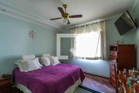 Casa à venda com 338m², 4 quartos e 4 vagasSuíte 1