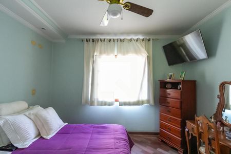 Casa à venda com 338m², 4 quartos e 4 vagasSuíte 1