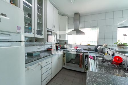 Casa à venda com 338m², 4 quartos e 4 vagasCozinha