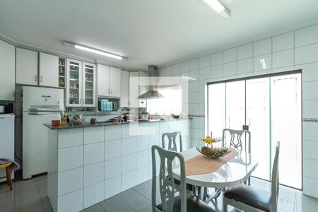 Casa à venda com 338m², 4 quartos e 4 vagasCozinha