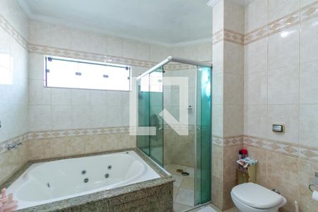 Casa à venda com 338m², 4 quartos e 4 vagasBanheiro da Suíte 1