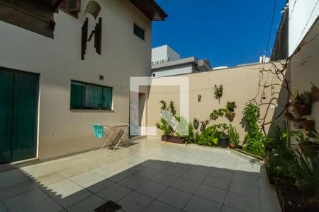 Casa à venda com 338m², 4 quartos e 4 vagasQuintal