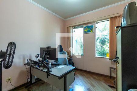 Casa à venda com 338m², 4 quartos e 4 vagasEscritório