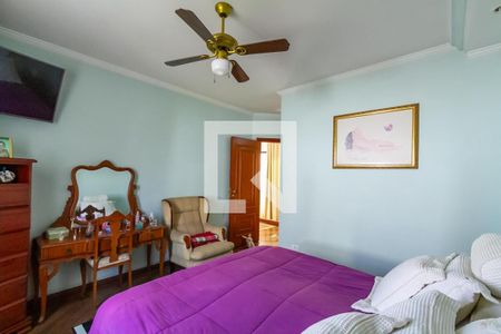 Casa à venda com 338m², 4 quartos e 4 vagasSuíte 1