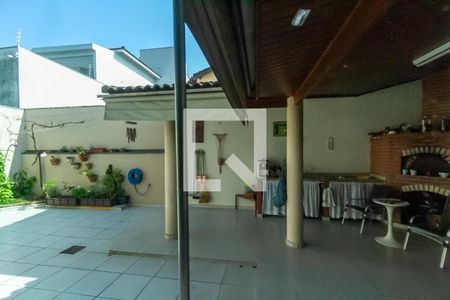 Casa à venda com 338m², 4 quartos e 4 vagasVista da Área de Serviço