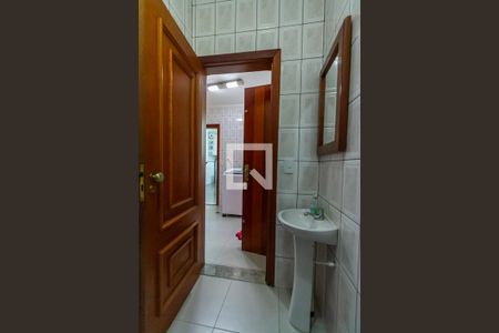 Casa à venda com 338m², 4 quartos e 4 vagasBanheiro de Serviço