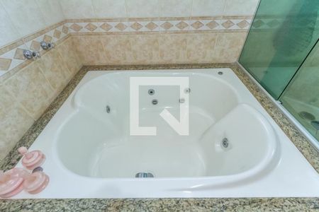 Casa à venda com 338m², 4 quartos e 4 vagasBanheiro da Suíte 1