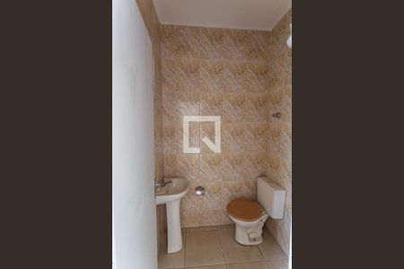 Casa à venda com 299m², 5 quartos e 4 vagas Casa à venda com 299m², 5 quartos e 4 vagasBanheiro da Suíte 2 na Casa dos Fundos