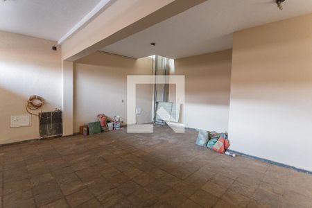 Casa à venda com 299m², 5 quartos e 4 vagas Casa à venda com 299m², 5 quartos e 4 vagasGaragem