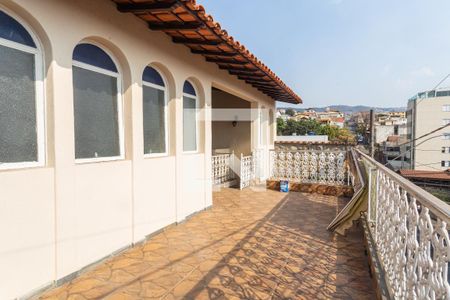 Casa à venda com 299m², 5 quartos e 4 vagas Casa à venda com 299m², 5 quartos e 4 vagasAlpendre