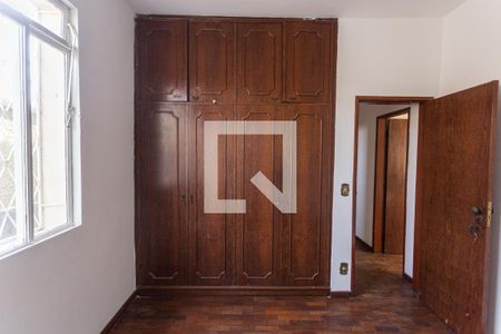 Casa à venda com 299m², 5 quartos e 4 vagas Casa à venda com 299m², 5 quartos e 4 vagasArmário do Quarto 2