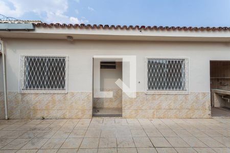 Casa à venda com 299m², 5 quartos e 4 vagas Casa à venda com 299m², 5 quartos e 4 vagasCasa dos Fundos