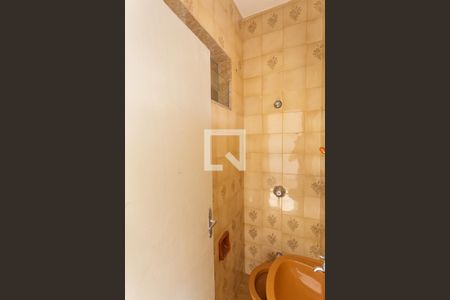 Casa à venda com 299m², 5 quartos e 4 vagas Casa à venda com 299m², 5 quartos e 4 vagasLavabo da Suíte 3 na Casa dos Fundos