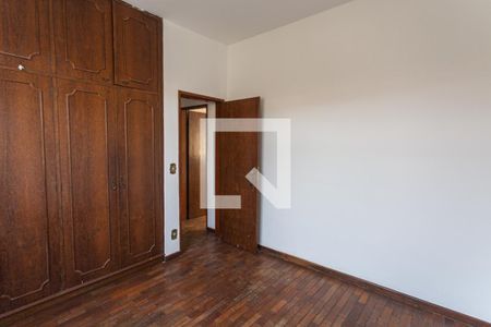 Casa à venda com 299m², 5 quartos e 4 vagas Casa à venda com 299m², 5 quartos e 4 vagasQuarto 2