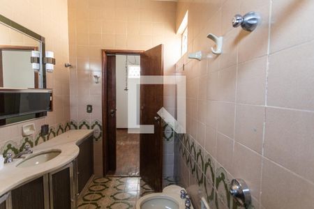 Casa à venda com 299m², 5 quartos e 4 vagas Casa à venda com 299m², 5 quartos e 4 vagasBanheiro da Suíte 1