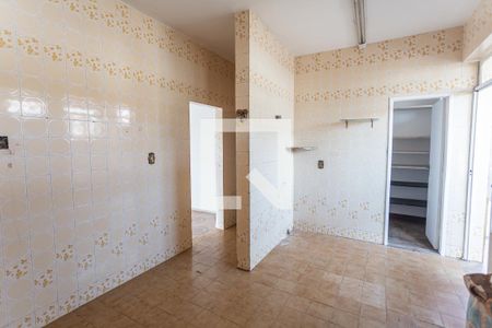 Casa à venda com 299m², 5 quartos e 4 vagas Casa à venda com 299m², 5 quartos e 4 vagasCozinha