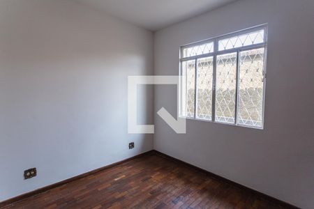 Casa à venda com 299m², 5 quartos e 4 vagas Casa à venda com 299m², 5 quartos e 4 vagasQuarto 2