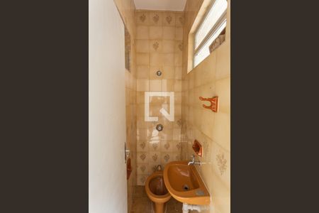 Casa à venda com 299m², 5 quartos e 4 vagas Casa à venda com 299m², 5 quartos e 4 vagasLavabo da Suíte 3 na Casa dos Fundos