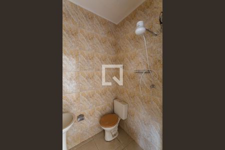 Casa à venda com 299m², 5 quartos e 4 vagas Casa à venda com 299m², 5 quartos e 4 vagasBanheiro da Suíte 2 na Casa dos Fundos