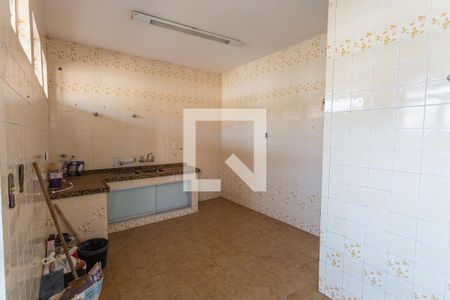 Casa à venda com 299m², 5 quartos e 4 vagas Casa à venda com 299m², 5 quartos e 4 vagasCozinha