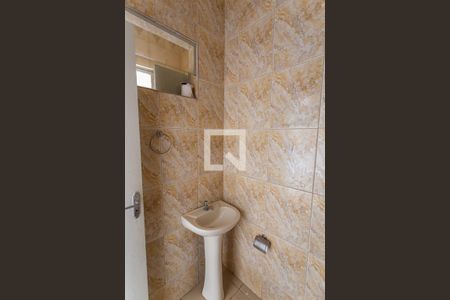 Casa à venda com 299m², 5 quartos e 4 vagas Casa à venda com 299m², 5 quartos e 4 vagasBanheiro da Suíte 2 na Casa dos Fundos